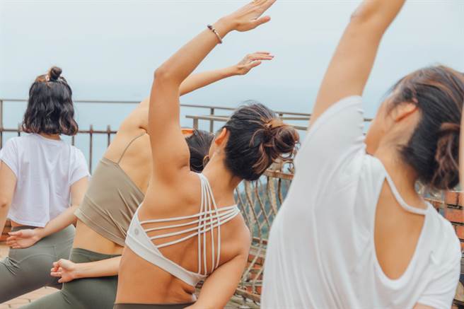 大自然森呼吸瑜伽体验（由YiYoga芝伊老师授课）。（奥丁丁集团提供）