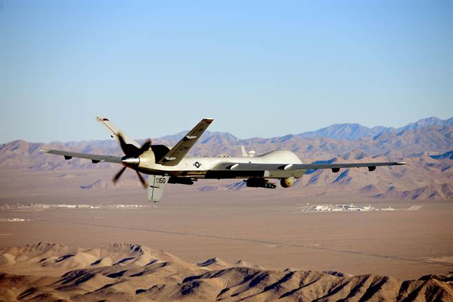 美國公開2021年8月29日在喀布爾發動無人機空襲的畫面，當時美軍誤擊無辜目標，導致10名阿富汗平民不幸身亡。圖為美軍MQ-9無人機。（圖／DVIDS）