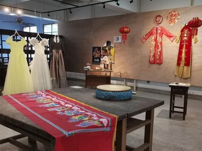 官田国中推广美学课程，把校园当成美术馆布置。（刘秀芬摄）