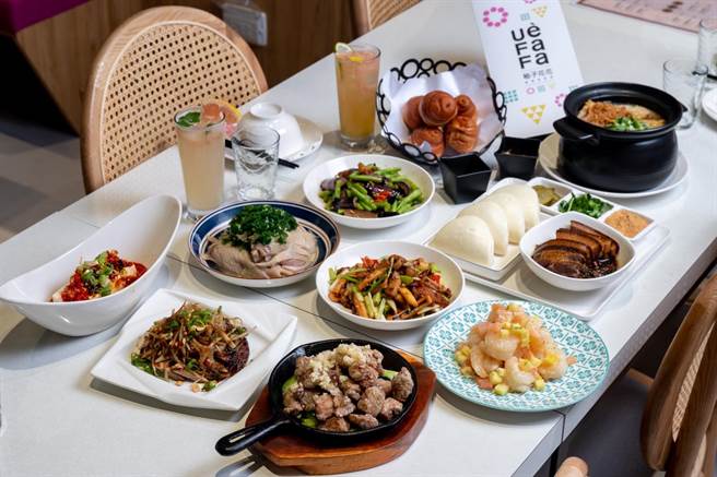 主打創意客家料理「柚子花花青春客家菜」桃園百貨首家入駐Global Mall桃園A19，更推出推出A19獨家菜色包括古早味酥肉、剁椒豆腐、椒麻烤脆豬。（Global Mall提供）