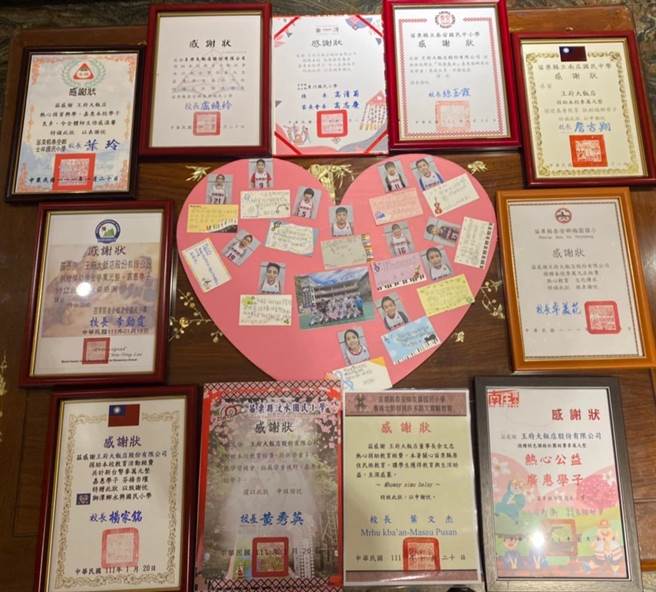 受到余文忠帮助的学校，带来学生们的感谢。（余文忠服务团队提供／李京升苗栗传真）