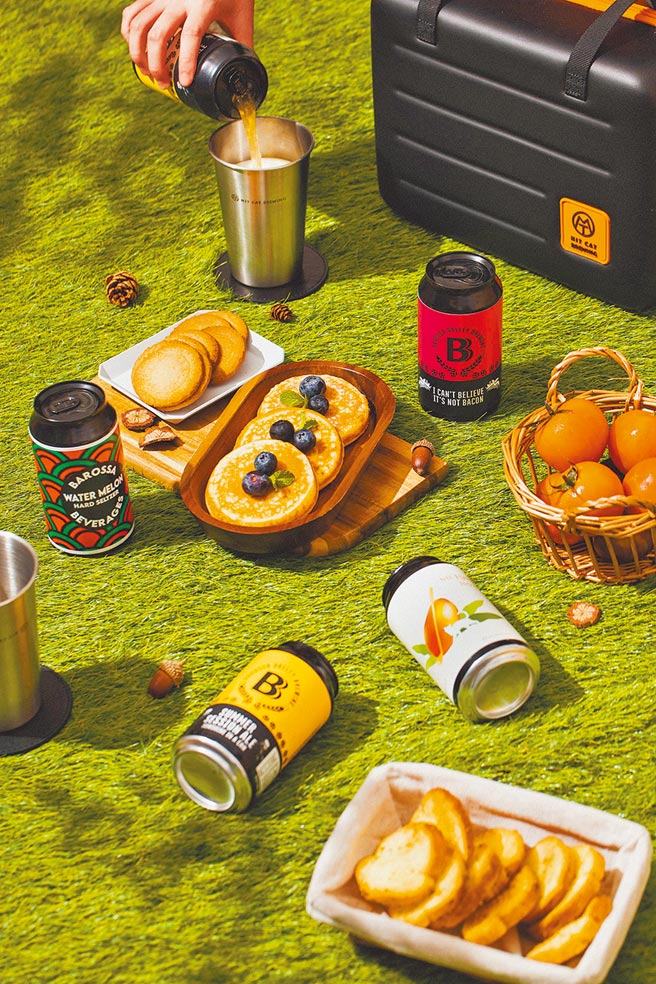 打貓酒廠推出最潮啤酒新年旅行禮盒，內含多樣酒款及outdoor咖必備小物。圖／業者提供