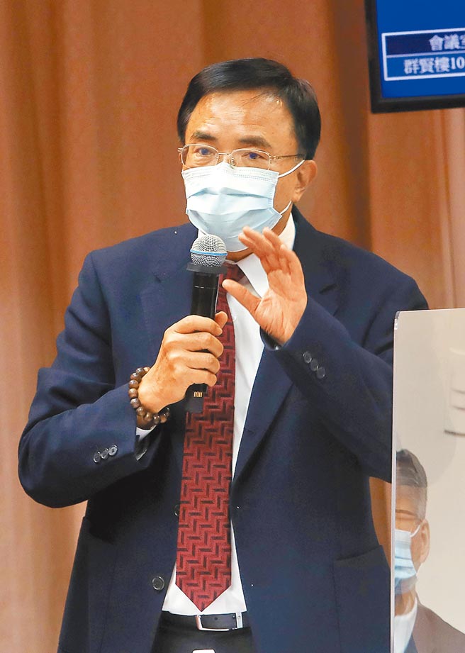 法务部次长蔡碧仲昨表示，订了死刑不判，判了死刑又不执行，只是在骗老百姓。（刘宗龙摄）