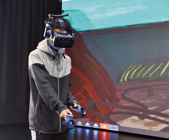 義守大學投入軟硬體資源打造元宇宙教學，貼近潮流的課程規畫深受年輕學子歡迎。（義守大學提供／林雅惠高雄傳真）