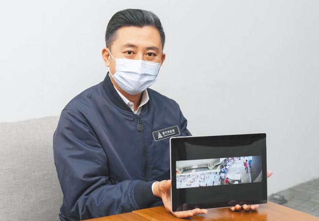 竹市首创直播6座疫苗施打站现况，让民眾可随时线上观看人流，再择定时间前往。（新竹市府提供／邱立雅竹市传真）