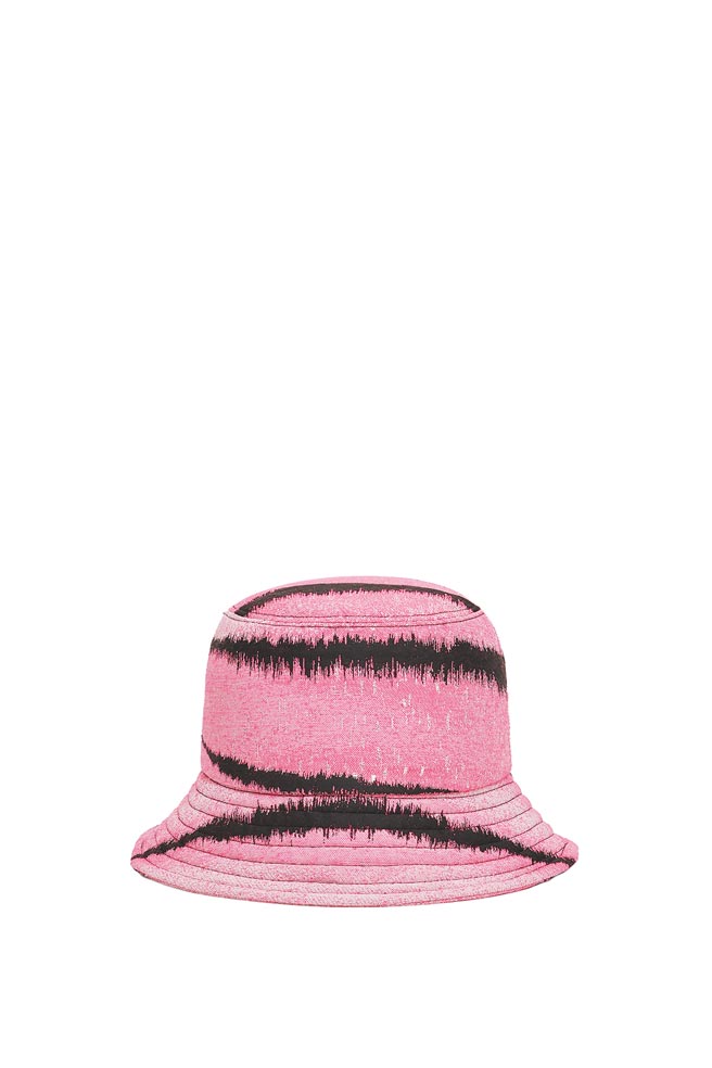 Valentino Garavani Tiger 1967虎纹渔夫帽，1万9400元。（Valentino Garavani提供）