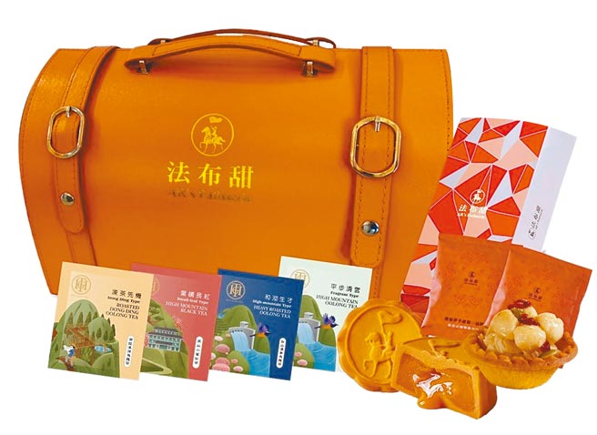 city’super「法布甜×华刚茶业 柏金包礼盒」2380元，含华刚茶业联名茶包、流心奶皇和养生坚果塔。（city’super提供）