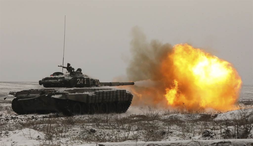 俄罗斯T-72B3主战坦克在南部罗斯托夫（Rostov）演习的画面。（美联社）(photo:ChinaTimes)