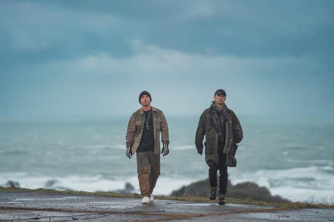 陳威全合作柯有倫推出新曲〈這就是我的主場〉。（上行娛樂提供）