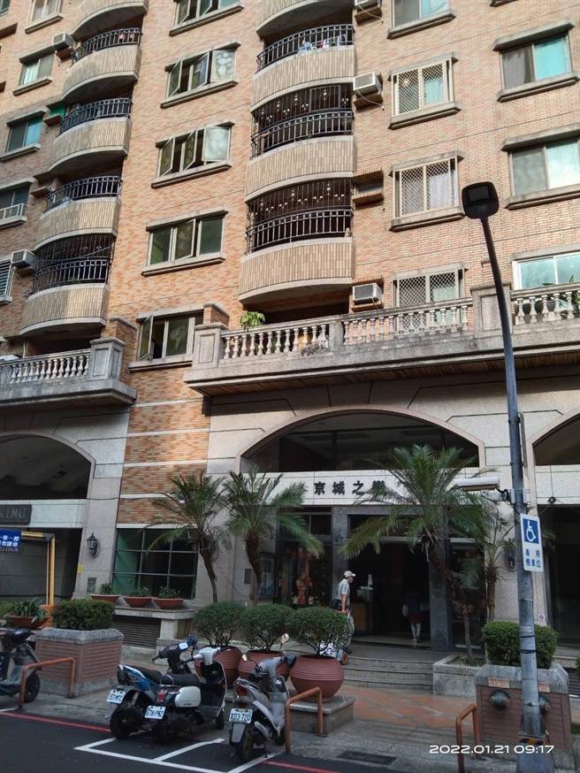 發生丈夫刺傷妻子意外的三民區春陽街大樓外觀。（翻攝照片／石秀華高雄傳真）