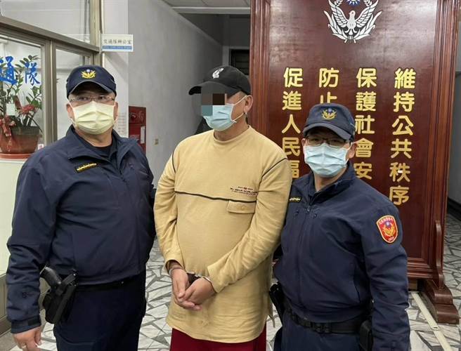 57岁李姓男子因涉及惩治盗匪条例及诈欺案等罪，自2013年起遭多个院检通缉，逃亡近10年时间，改名在花莲县丰滨乡依靠打零工维生，怎料19日仍遭警方逮捕。（警方提供／罗亦晽花莲传真）