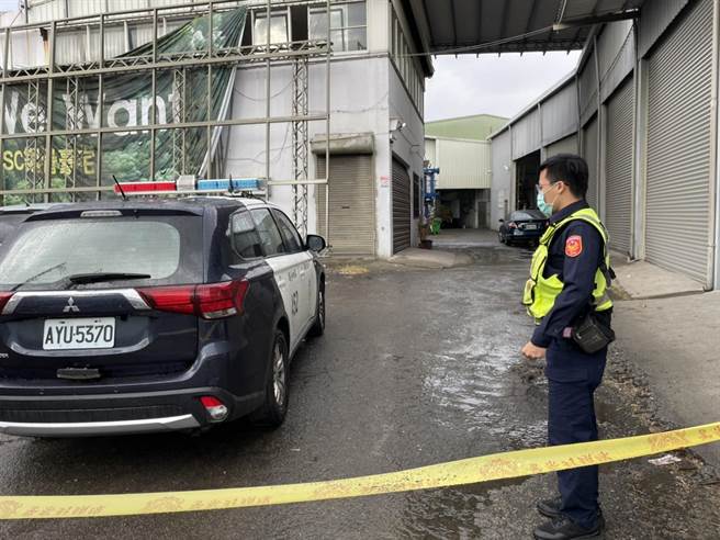 南屯区一处铁皮屋改建的私人招待所，今天上午发生两名男子疑似酒后起衝突，分别受到刀伤送医，全案正由警方调查厘清中。（民眾提供）