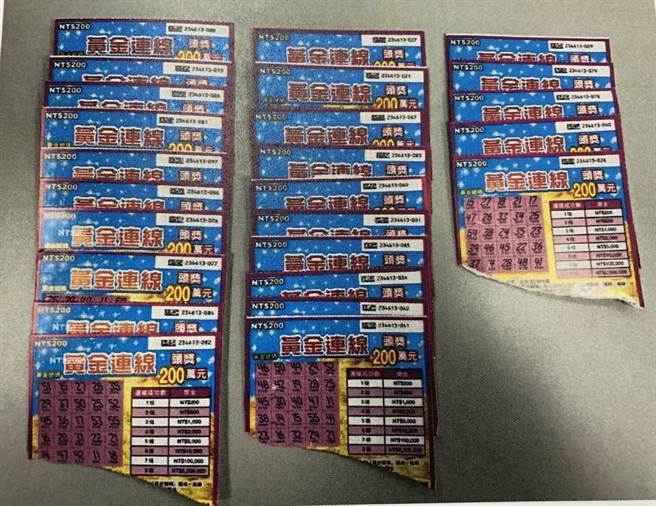 警方查扣疑似偷来的刮刮乐。（警方提供）