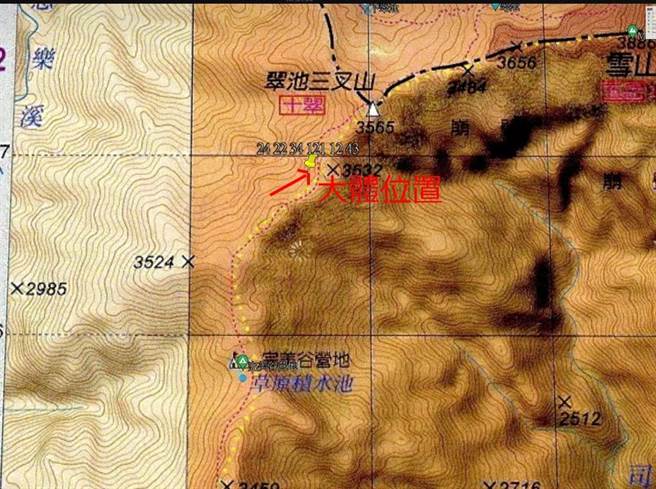 搜救隊員完美谷營地2.4K往下約20公尺邊坡發現錢男遺體。（台中市消防局提供／王文吉台中傳真）