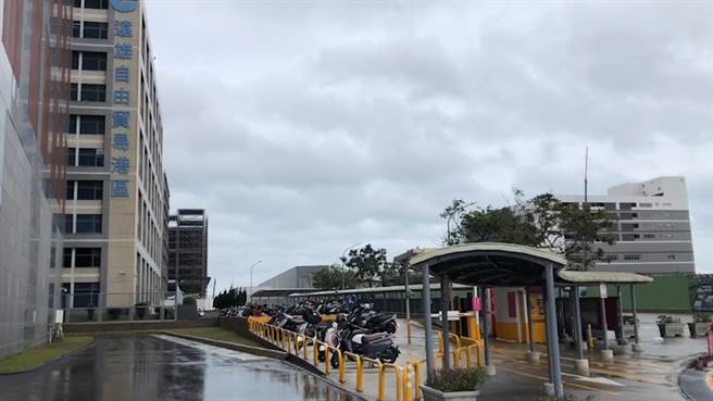 桃园市大园区远雄自贸园区传多人确诊。（陈梦茹摄）