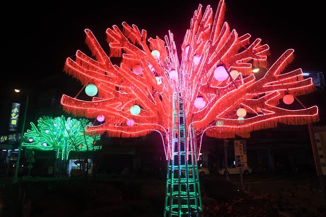 乡长刘启帆表示，此次共打造「希望光树」、「街道灯海」、「鉤织尖塔」等3个灯区景点，要与民眾一路从春节嗨到元宵。（公所提供／吴建辉南投传真）