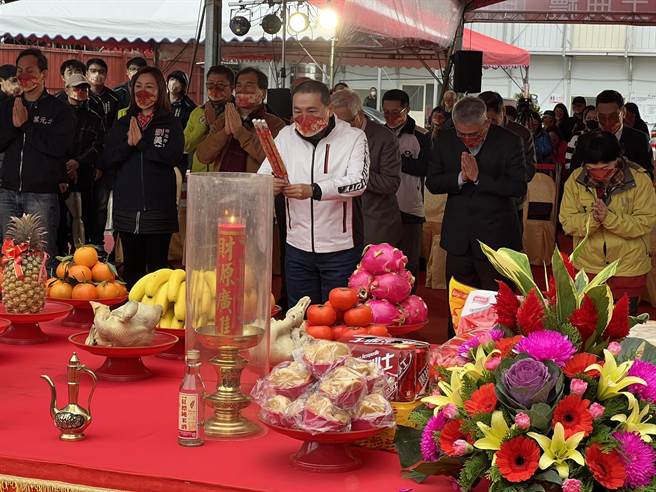 新北市长侯友宜上午主持板桥江翠段青年社会住宅开工动土典礼。（王扬杰摄）