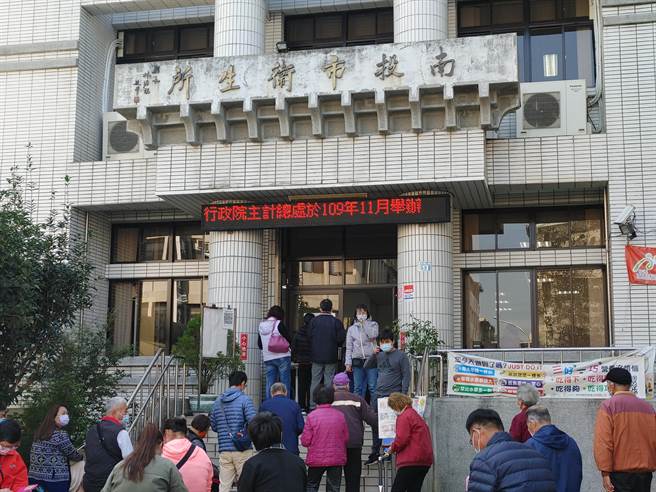 上周15、16日两日，在县内13乡镇提供假日接种站服务，民眾反应热烈，短短2天总接种人数就达6969人，因此卫生局决定，将加开22、23日假日接种站。(本报资料照片)