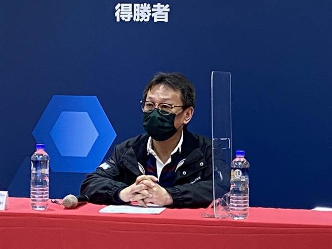 补教老师柯文定说，今年学测数学A题目超级难。（林志成摄）