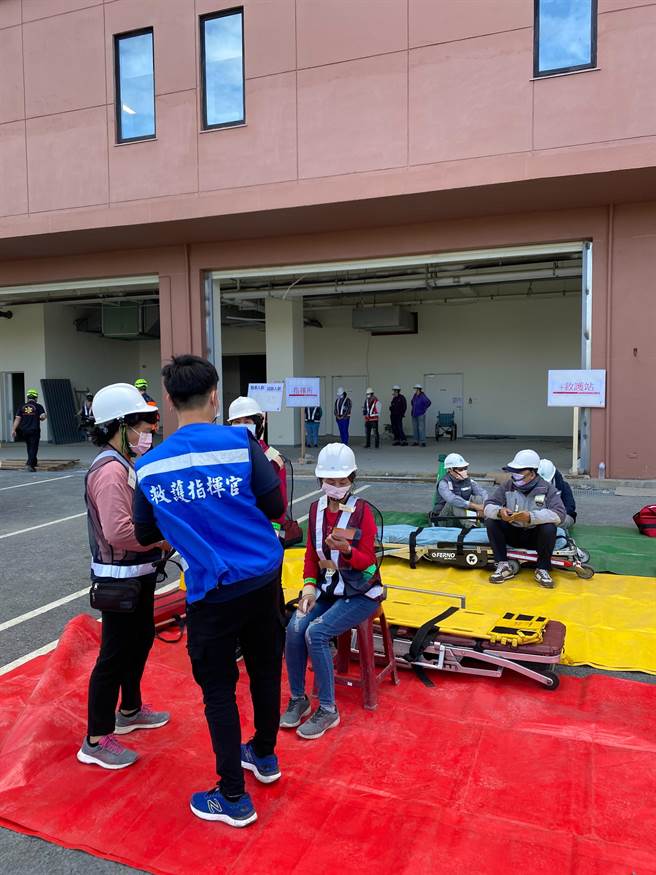 台南三井OUTLET开幕在即，台南市消防局第五大队、归仁区公所今进行消防演练。(台南市消防局第五大队提供／曹婷婷台南传真)