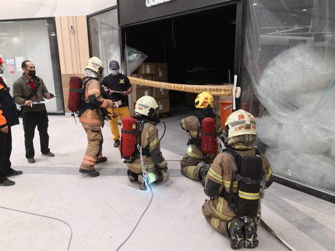 台南三井OUTLET开幕在即，台南市消防局第五大队、归仁区公所今进行消防演练。(台南市消防局第五大队提供／曹婷婷台南传真)