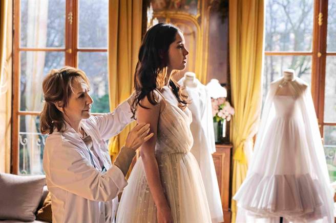 遮盖孕肚激出《最后一件晚礼服的秘密》拍片灵感。（海鹏提供）