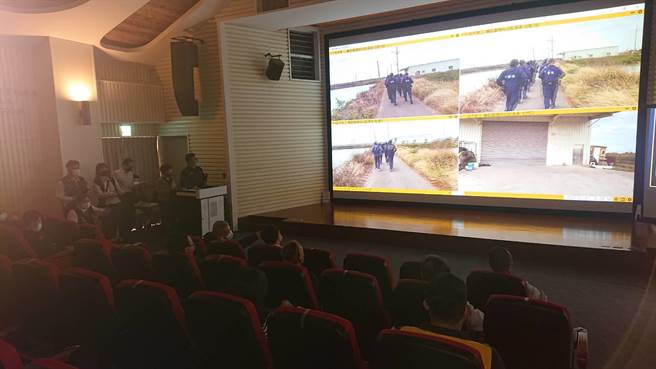 台南市警局21日在台江游客中心内公布防暴宣导片，宣誓维护春节治安。（程炳璋摄）