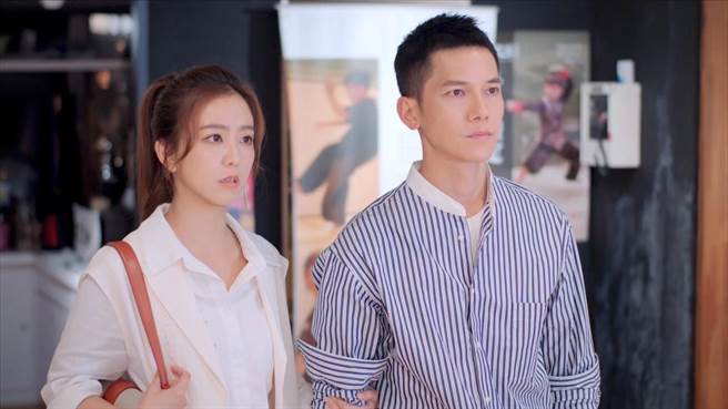 周曉涵(左)，梁瀚名在《機智校園生活》合作愉快。TVBS提供