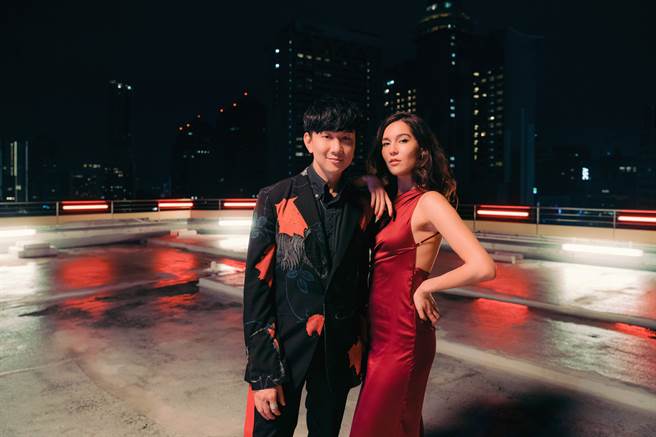 JJ林俊傑推出單曲〈Like You Do〉MV。（華納音樂提供）