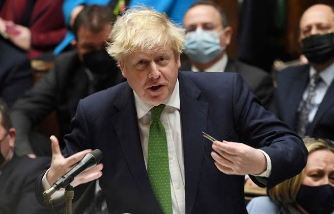 英相强森1月19日在伦敦国会发言的神情。（路透）