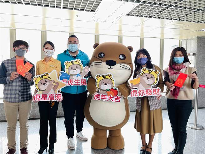 虎航「虎虎生風」彩繪機祝福旅客在新的一年「虎運來、好彩頭」。（金門縣府觀光處提供）