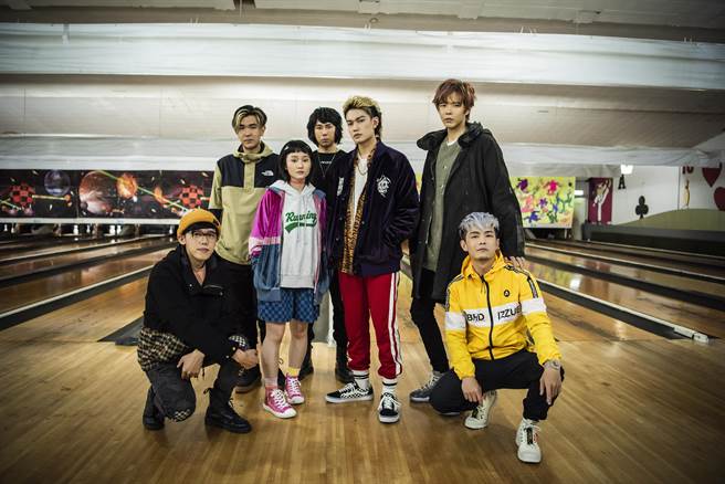 八三夭邀请金马新人方郁婷与帝刘子铨演出〈我不想你想你了〉MV。（KKLIVE提供）