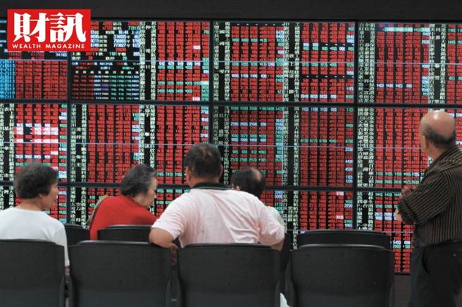 根據《財訊》報導，過去台股的莊家是外資，近年變成了低調的投信和壽險，加上新經濟股也在慢慢萌芽，投資人看待台股的方式也該有所改變。(圖/財訊提供)