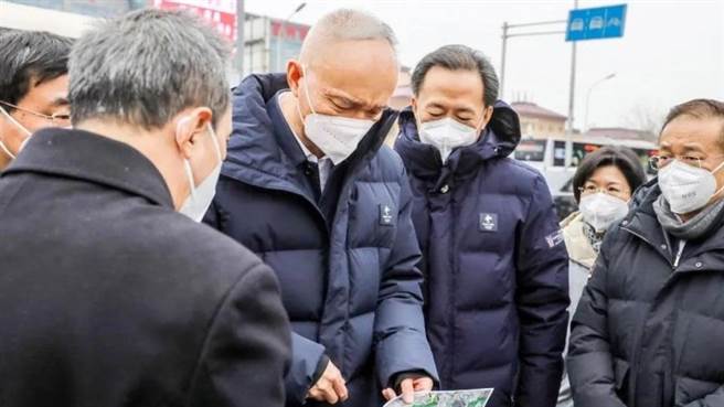 蔡奇(中)到北京市豐台區視察(識政微信公眾號 )