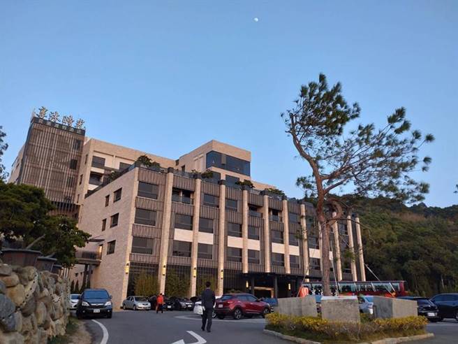 （享沐时光拥有11种房型，房间宽敞舒适，每房都有独立的温泉汤池。图／曾丽芳）
