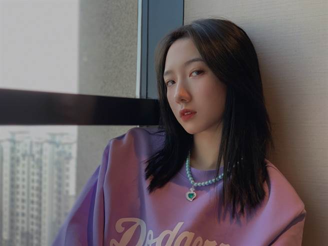 孟美岐卷入小三疑云，形象全毁。(图/翻摄自孟美岐微博)