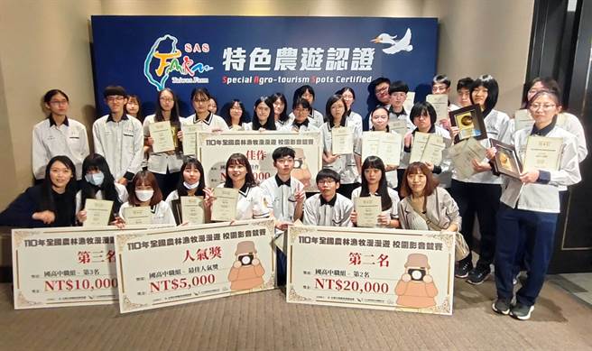 大甲高中同学参赛踊跃，6支影片入围决赛并获得第二、三名、人气奖及佳作。（图／龙华科大提供）