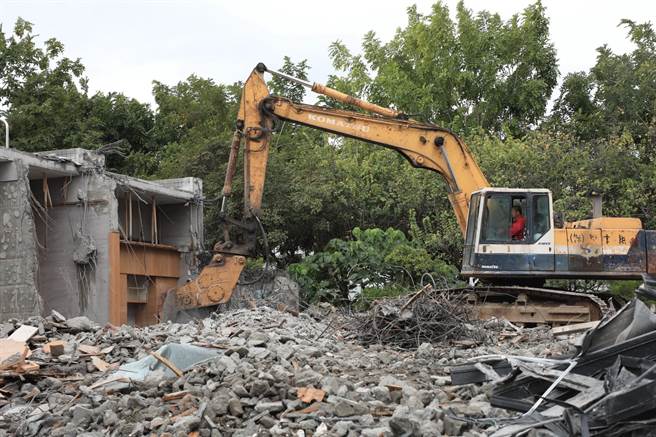 南屯区817地号公共设施保留地违建案，拆除进度近100％。（台中市政府提供）