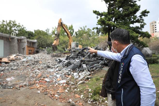  都发局复查顏家817公保地违建拆除情形。（台中市政府提供）