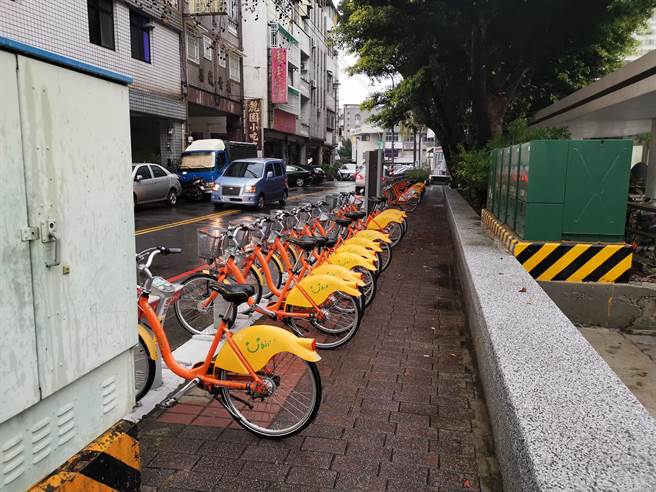 苗栗县政府与微笑单车公司在苑里等4个乡镇增设20个Ubike租赁点。（谢明俊摄）