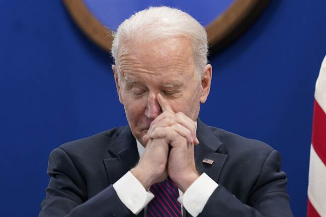 美国学者认为，拜登上任后的一系列决策，让他像是普丁的「傀儡」。（图／美联社）