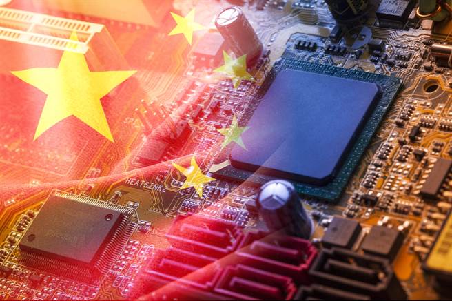 美國半導體行業協會最近公佈的一份報告顯示，中國在全球晶片市場的銷售占額已經超過台灣，緊追歐洲和日本，虎視耽耽地準備挑戰韓國的全球第2地位。（圖／Shutterstock)