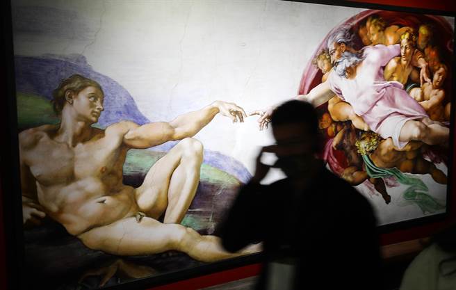 展场内展出文艺復兴时期，人和现实世界受到关注，即使表现宗教色彩的主题，也已注入以人为宇宙灵魂中心的精神。（季志翔摄）