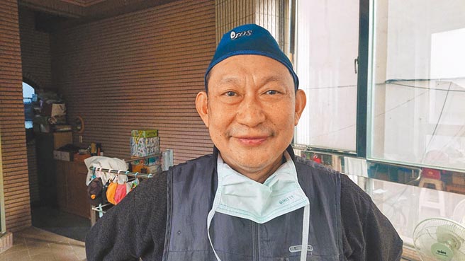 耳鼻喉科医师锺侑修去年6月退休歇业，近日选择復业。他说，退休生活太无聊，还是有工作比较好。（程炳璋摄）