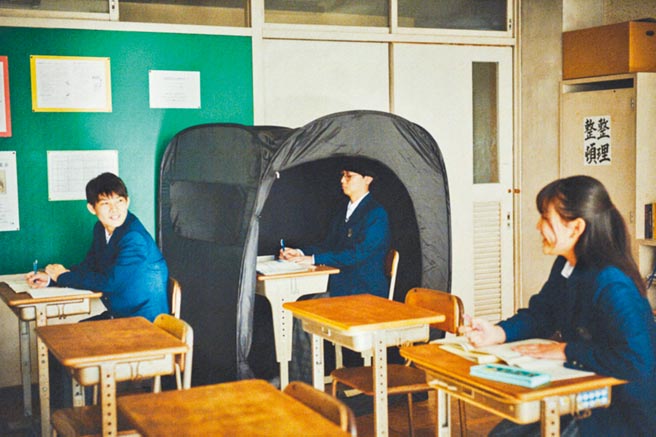 雷神巧克力搞笑推出「忘却情人节帐篷」。（有乐制菓提供）