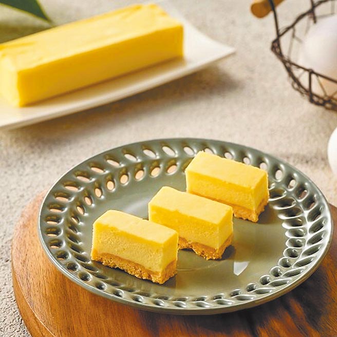 樂天市場的龍泰創意烘焙皇家原味起士條，原價600元，特價315元。（樂天市場提供）