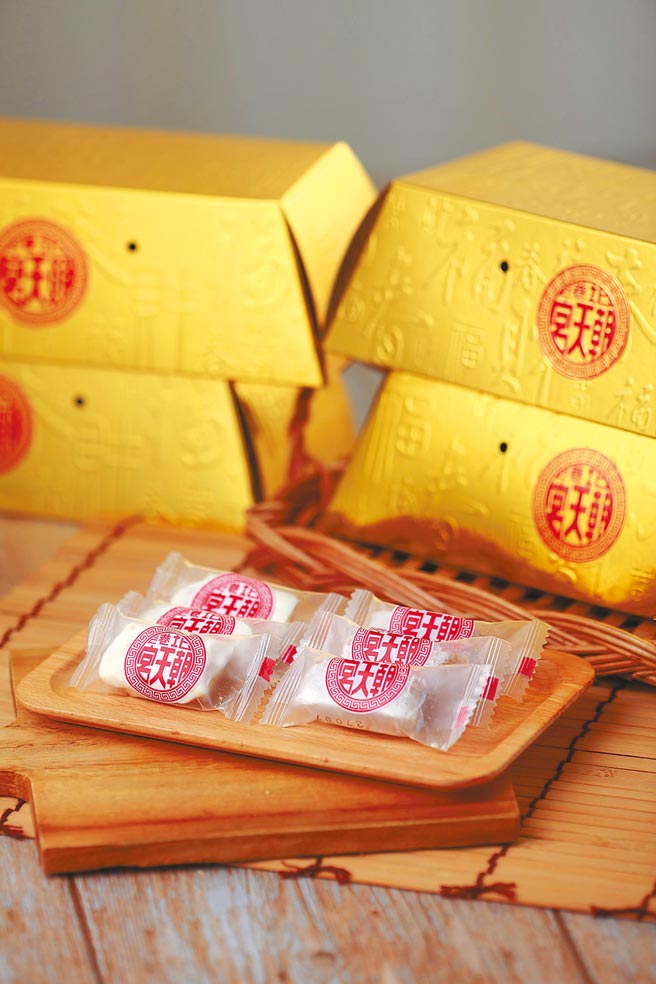 PChome 24h帶來今年新款的購物北港朝天宮金磚小提盒，更有北港朝天宮的開運過火加持，原價150元，31日早上10點59分前特價138元、任6件699元。（PChome 24h購物提供）