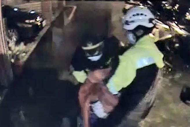 宜蘭縣冬山鄉吳姓一家5口因一氧化碳中毒，有3人送醫治療。（宜蘭縣消防局提供／李忠一宜蘭傳真）