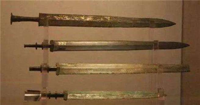 圖為秦始皇陵發掘出來的秦軍刀劍。（圖／網路）