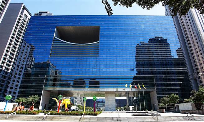 台中市議會因近日疫情嚴峻為減少群聚活動情形，22日宣布停辦今(111)年｢新春團拜｣活動。（台中市議會提供／陳世宗台中傳真）